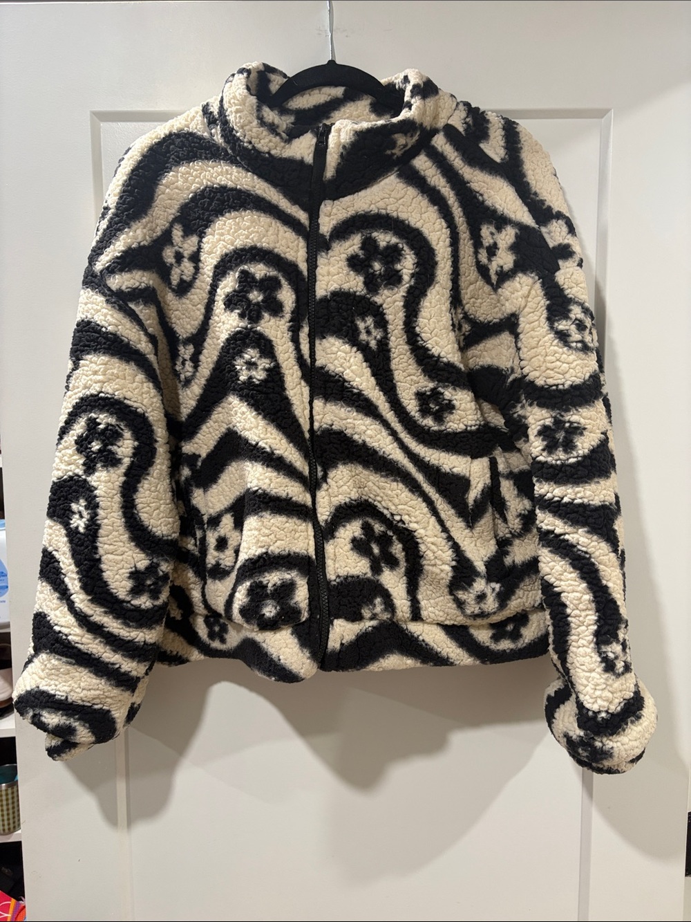 RSQ Black & Cream Patterned Sherpa Zip Jacket 🌼